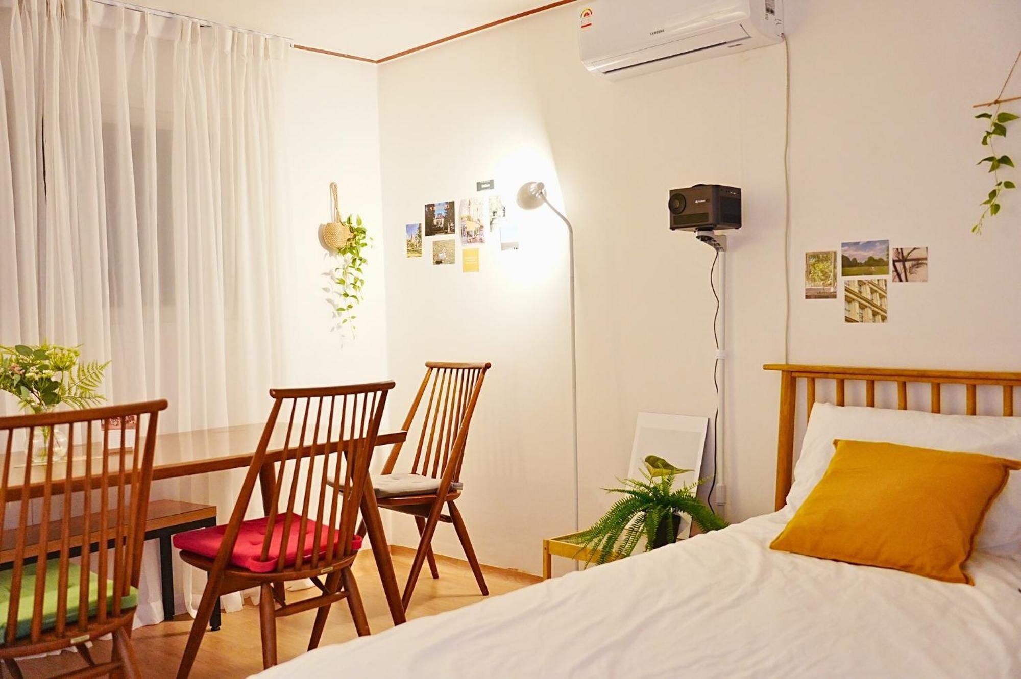 Near Lotte World, Kspo Dome, Coex, Olympic Park, 2 Rooms, 2 Queen Beds, 1 Super Single Bed, 5 People