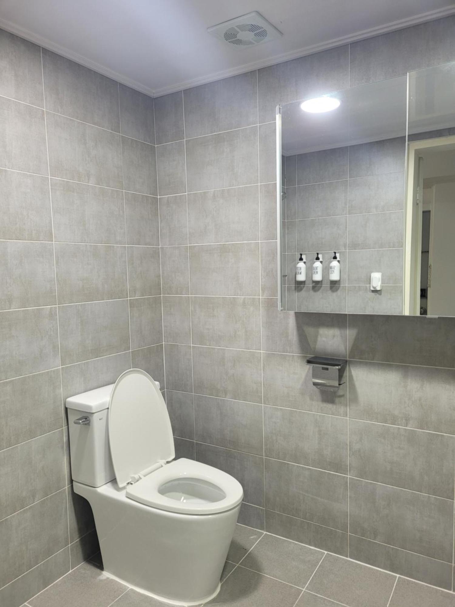 Apartment Near Lotte World, Kspo Dome, Coex, Olympic Park, 2 Rooms, 2 Queen Beds, 1 Super Single Bed, 5 People